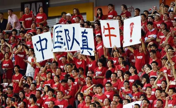 由新锐导演火火执导的奇幻爱情喜剧电影《奇幻民宿》今日发布;呼叫老板娘版宣传片，公布杨梓鑫、陈慕、Veegee和陈汉娜将参演电影